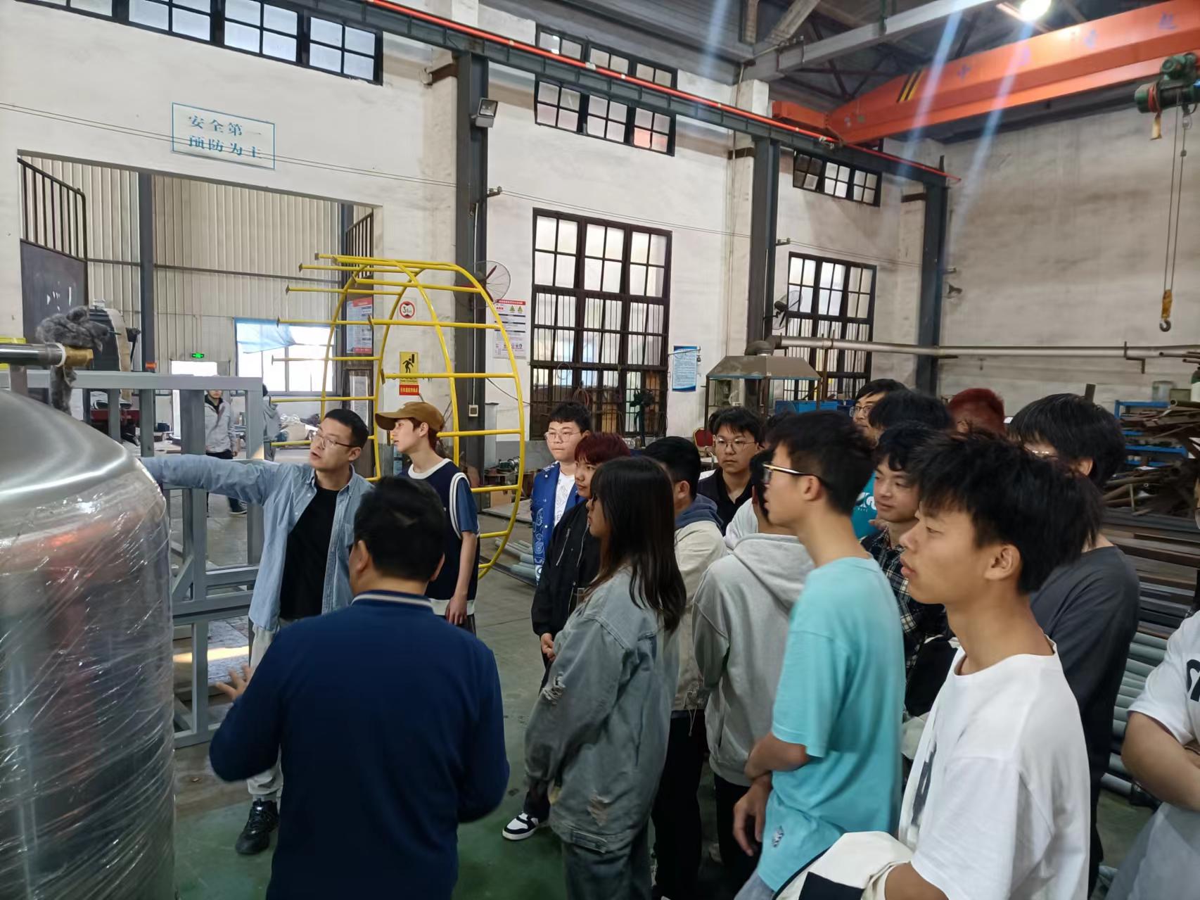 湖南工程学院近200名学生来必一·运动认知实习